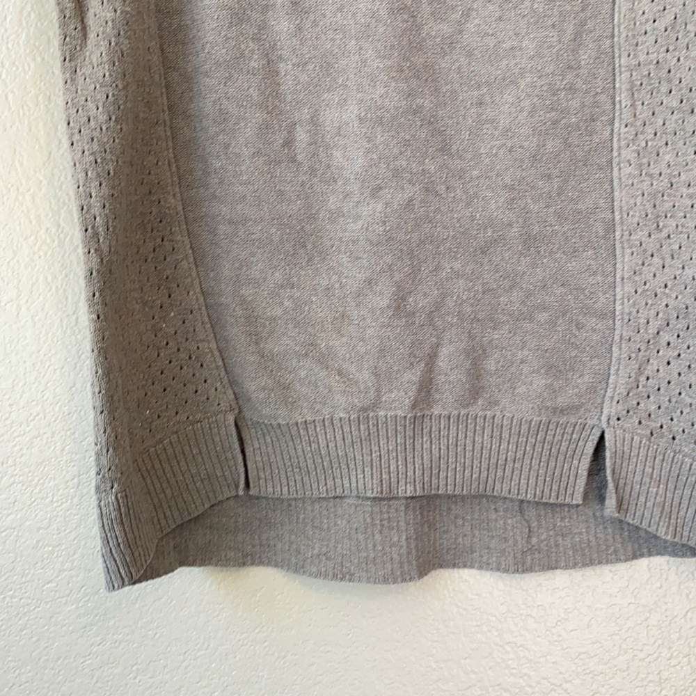 American Eagle Keyhole Tan Sweater sz Medium - Picture 3 of 9